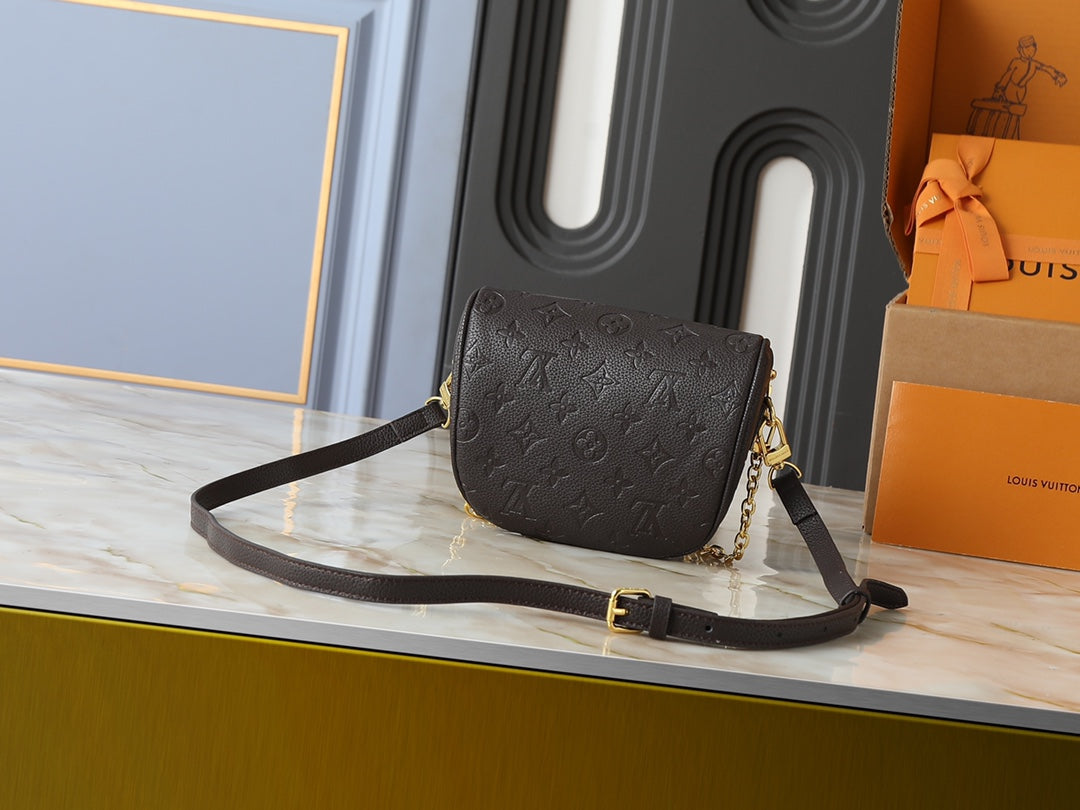 146PE71B Popular leather bag