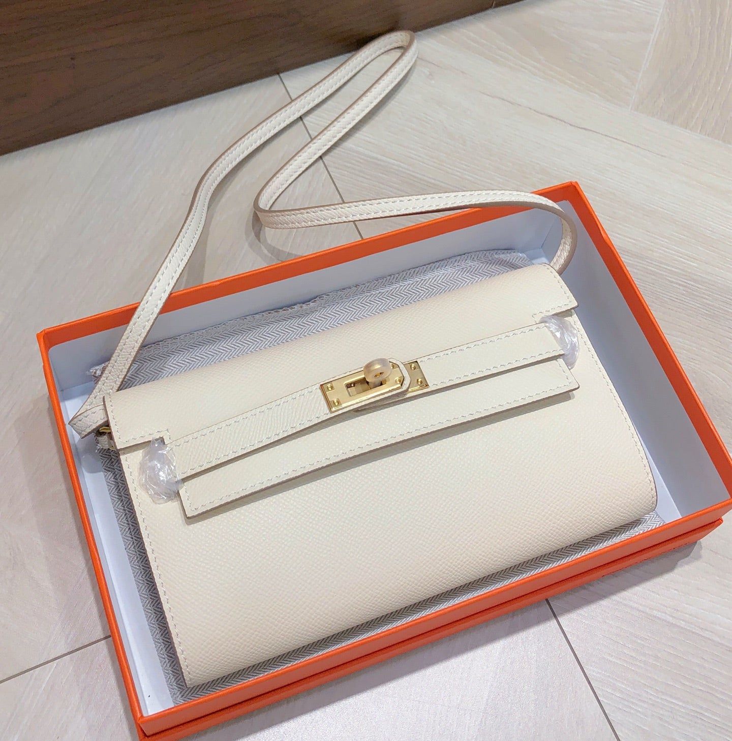 B1X66H11 Popular high-quality leather bag