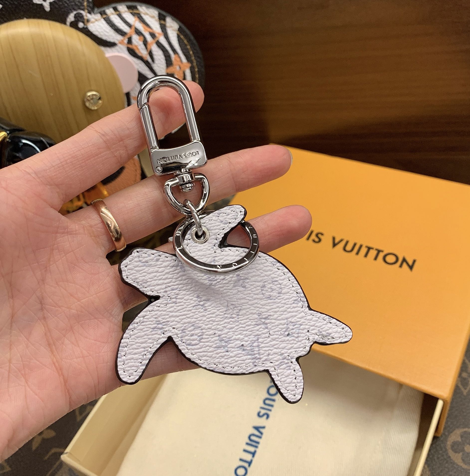35QE13A Popular bag 's charms accessories