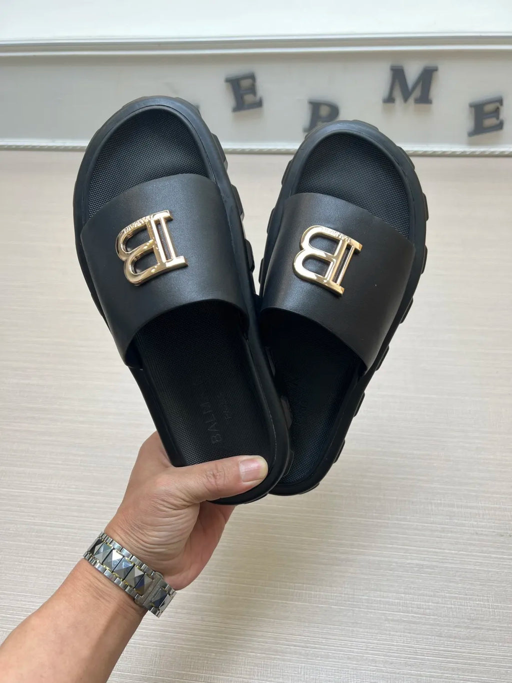 54A110Z Popular slippers