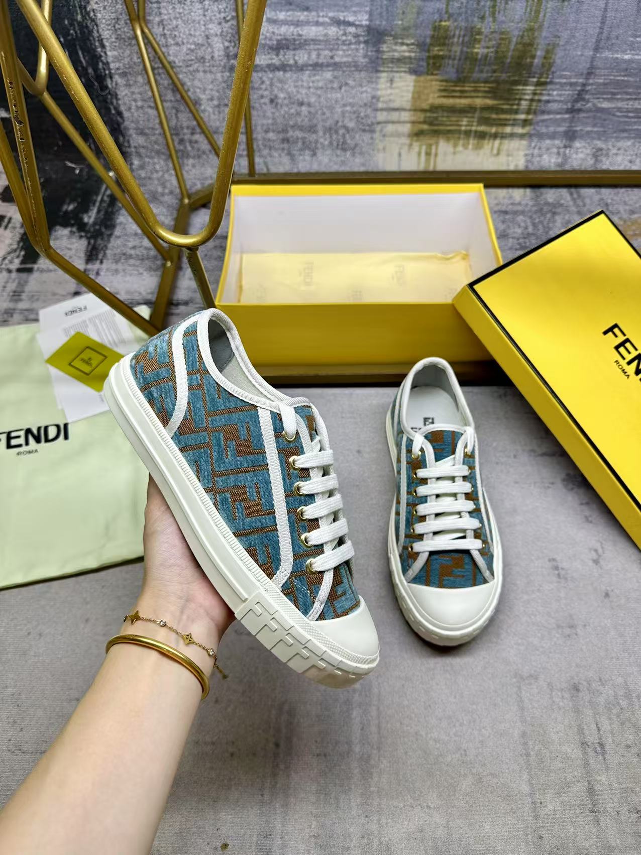 2105QF186Z Popular high-quality  shoes