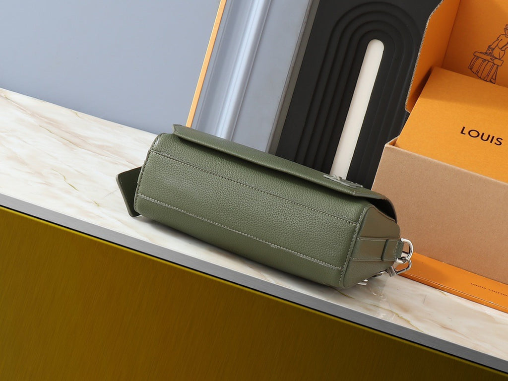 136PE77B Popular leather bag