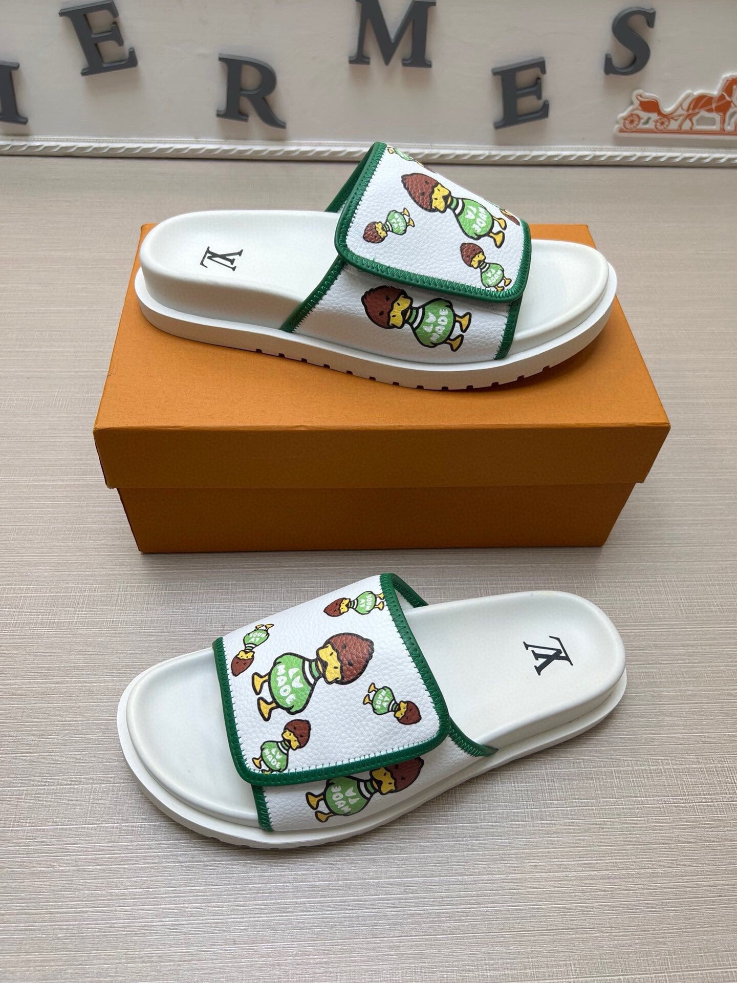5WE248Z Popular Slippers