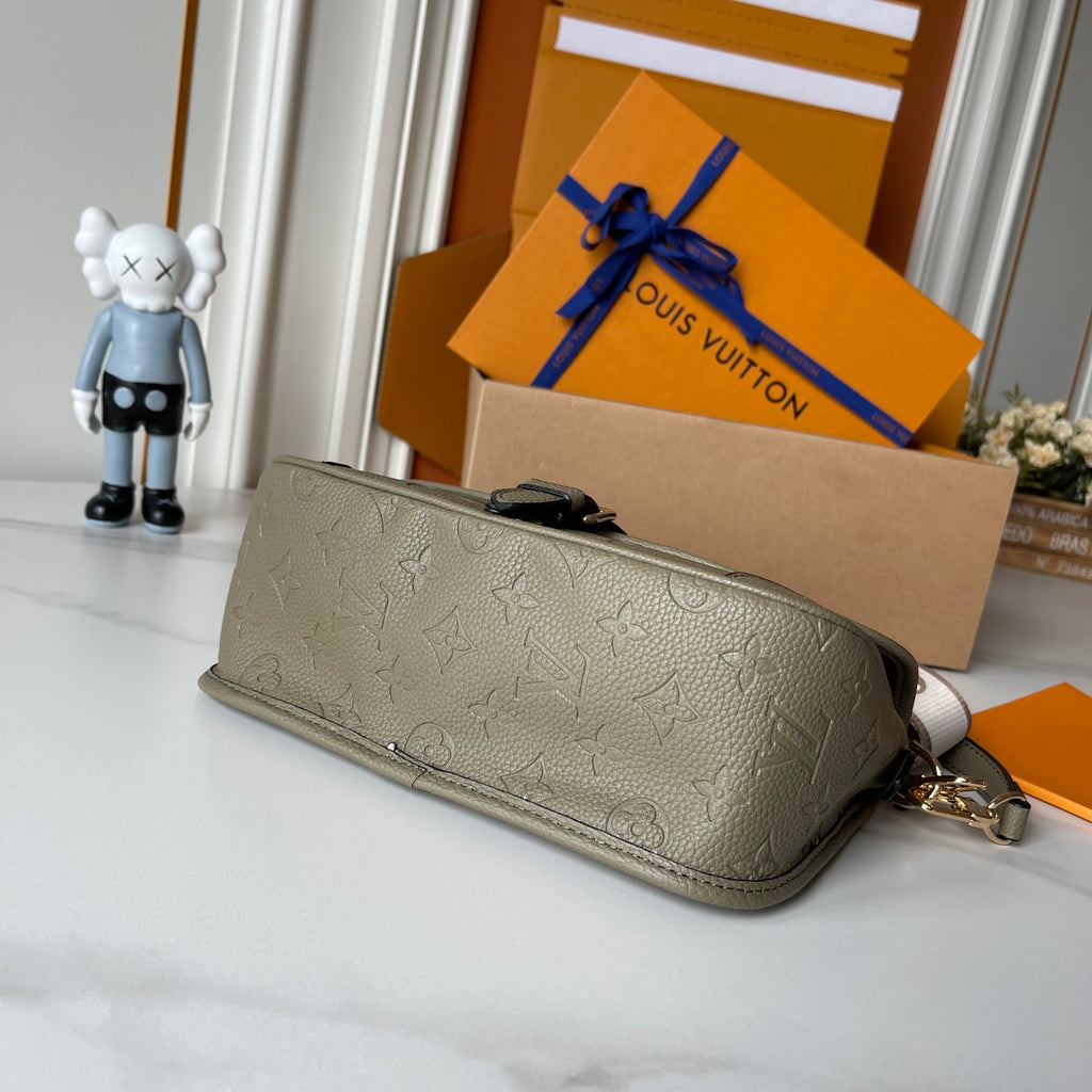 136PE38B Popular leather bag