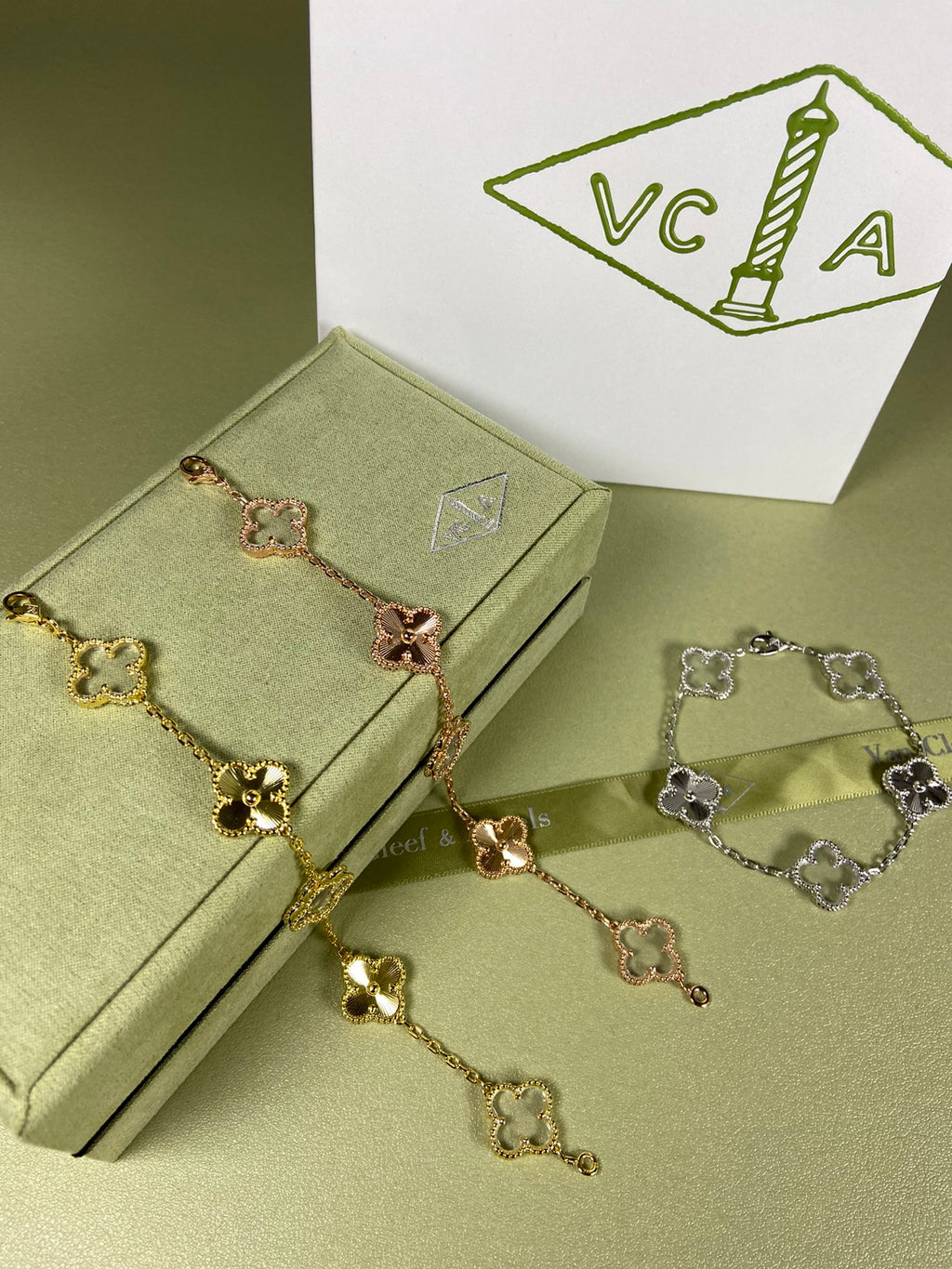 5XVA181K  Popular bracelets  5 flowers normal size1.5cm flower
