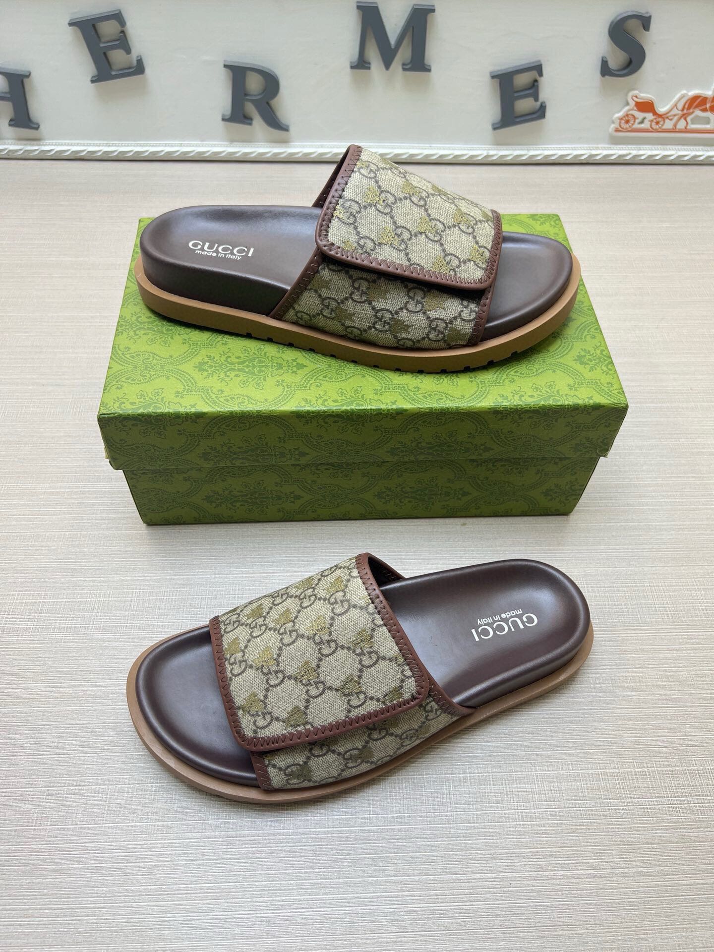 5WB240Z Popular Slippers