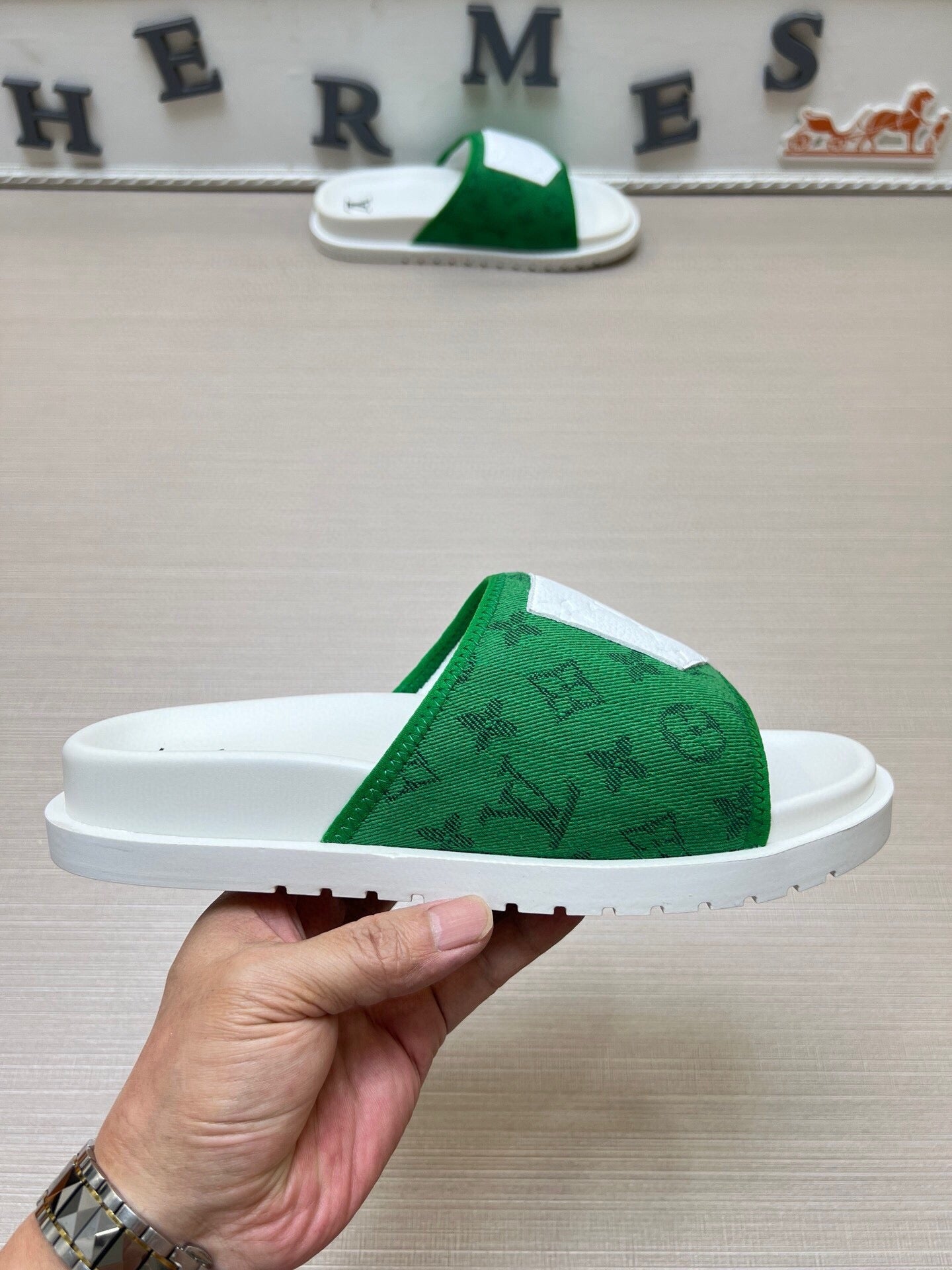 5WE252Z Popular Slippers