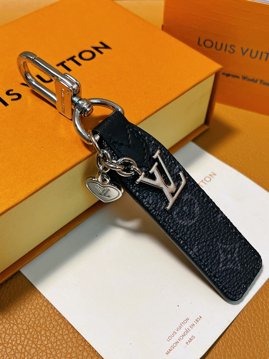 35QE8A Popular bag 's charms accessories