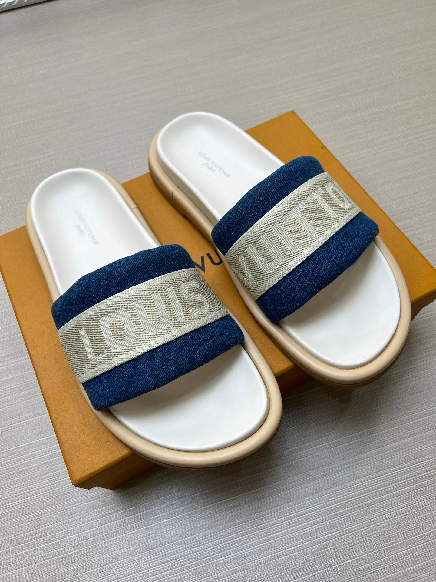 535ZE301Z Popular Slippers
