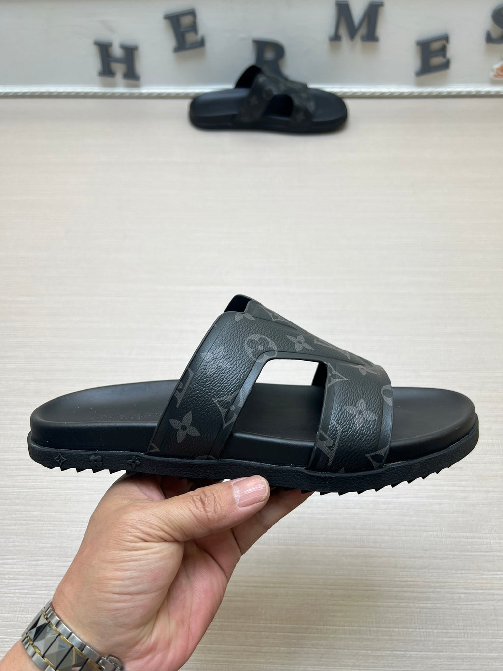 54E111Z Popular slippers