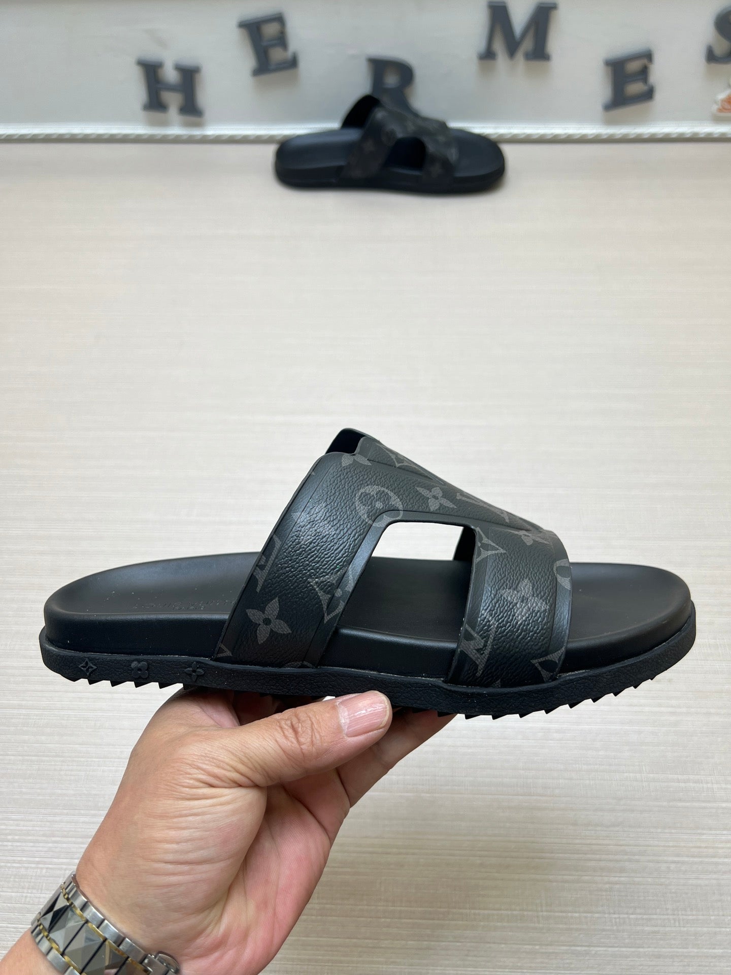 54E111Z Popular slippers