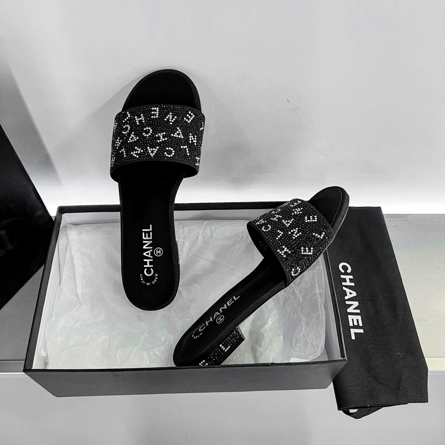 14C57Z Popular sandals