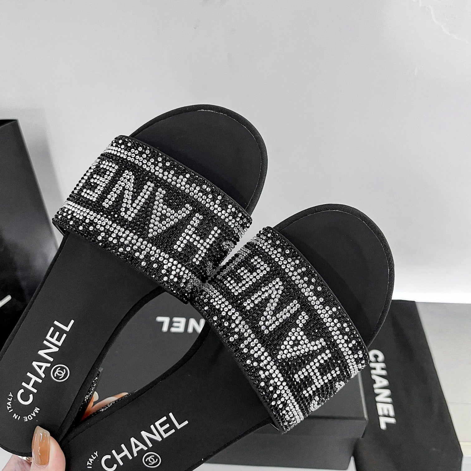 14C57Z Popular sandals