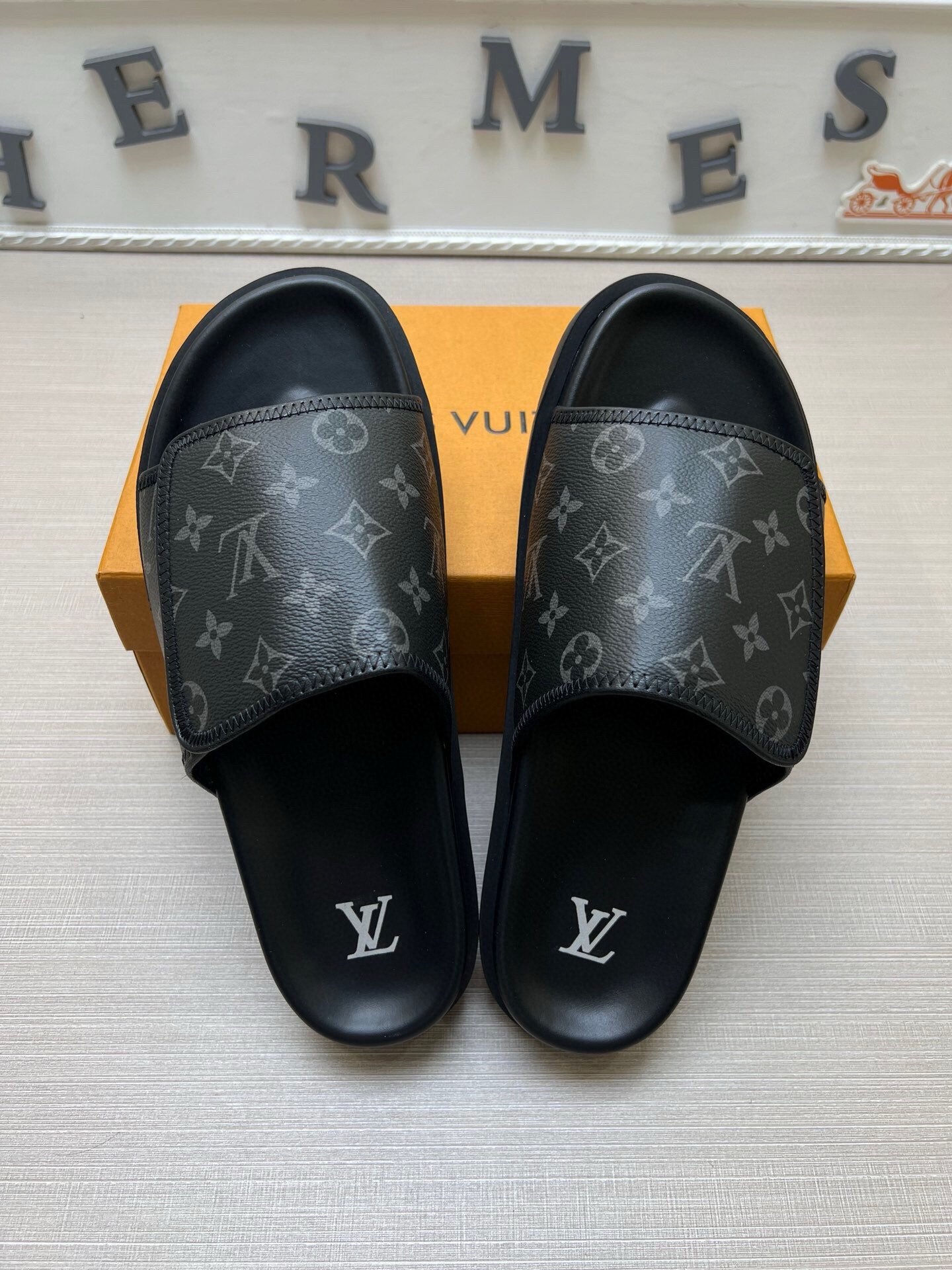 5WE245Z Popular Slippers