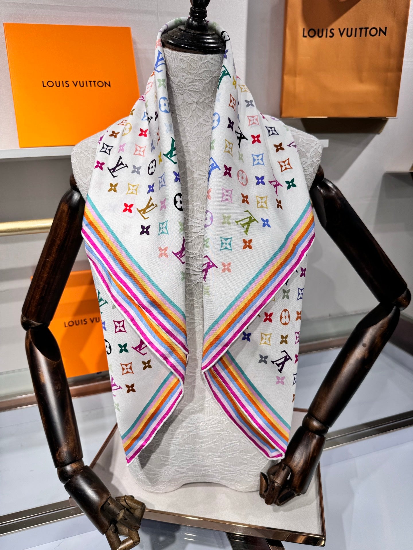 155NE89WUE Popular Silk Scarve