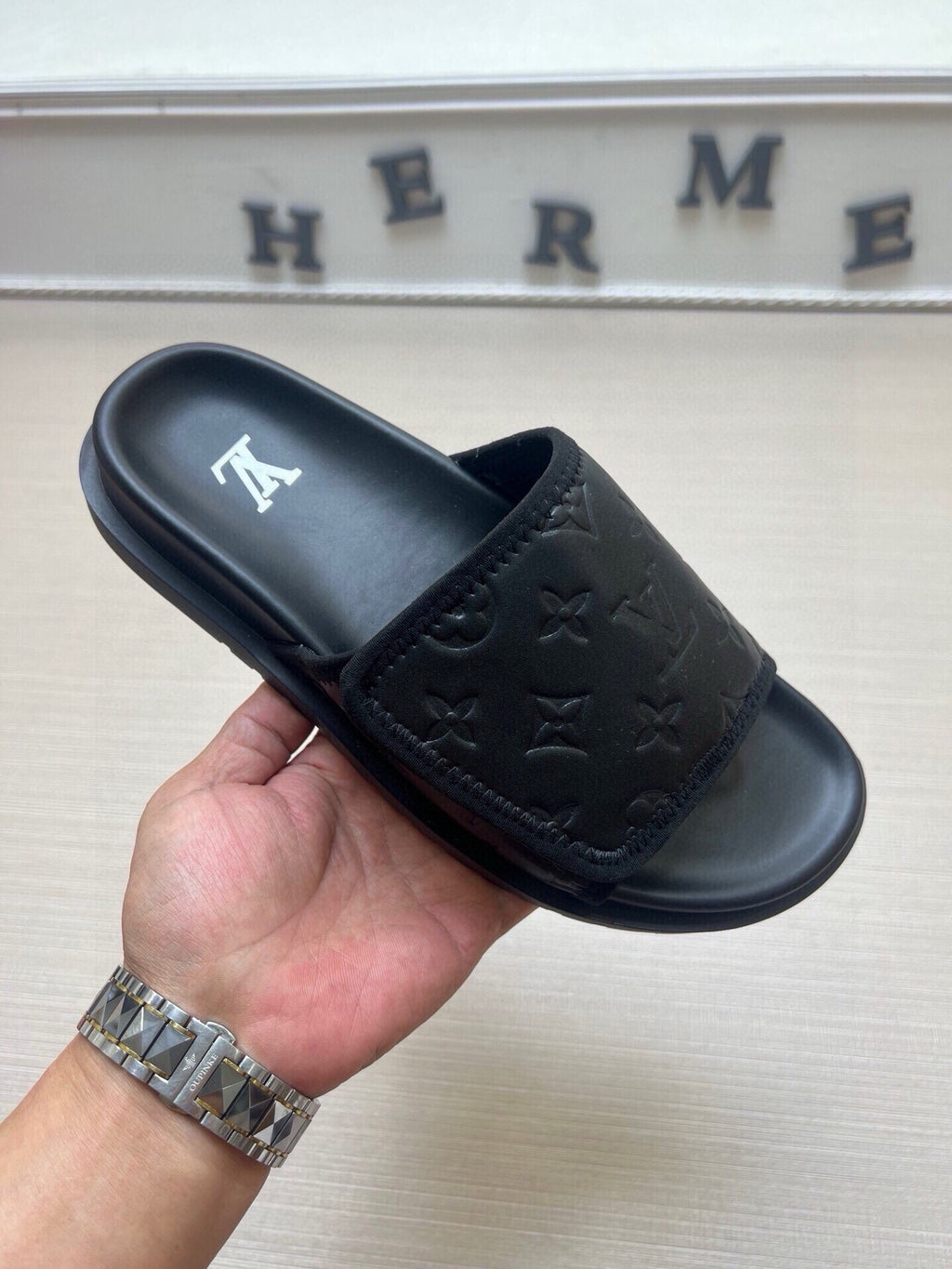 5LE210Z Popular Slippers