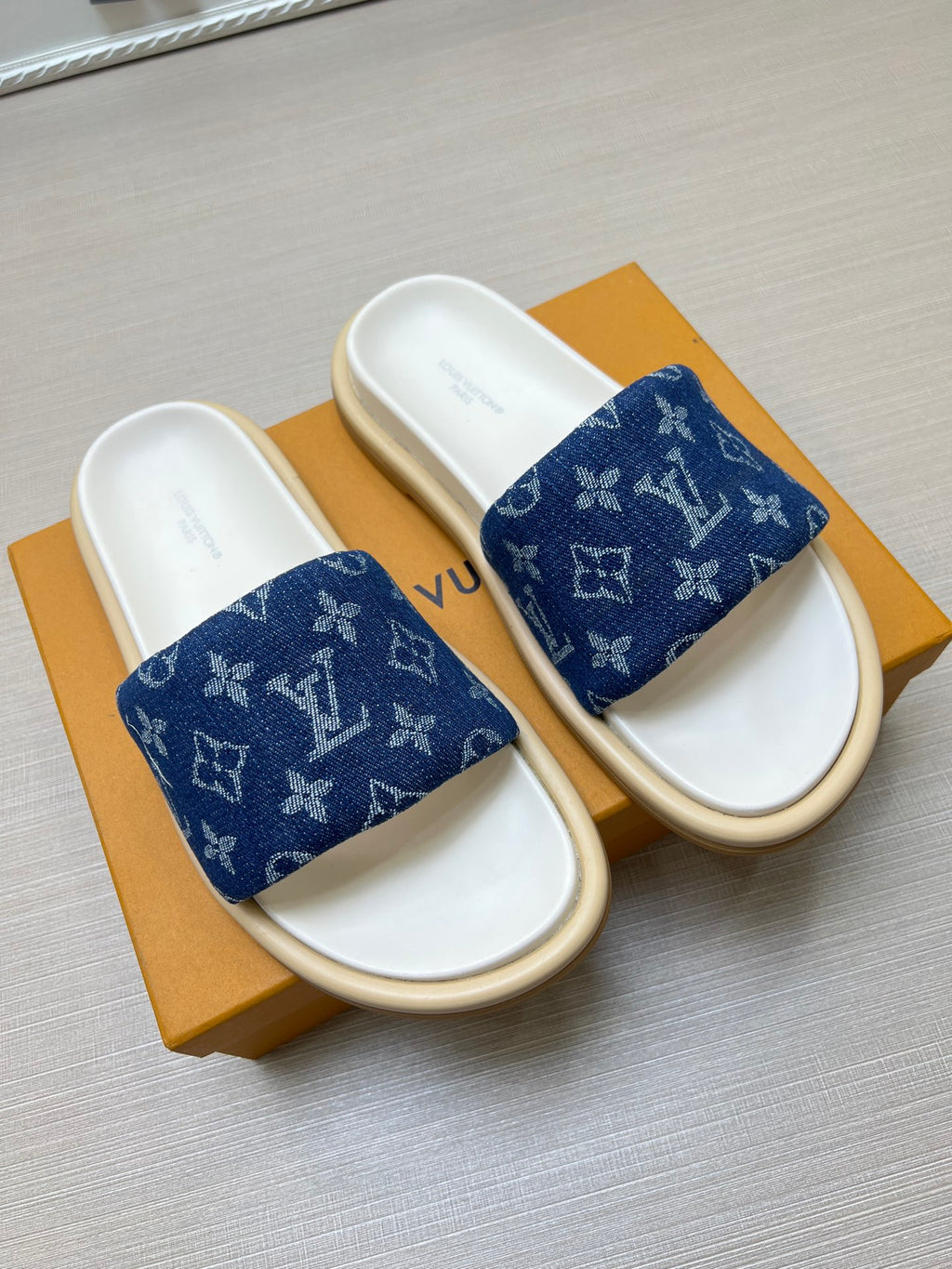 535ZE302Z Popular Slippers