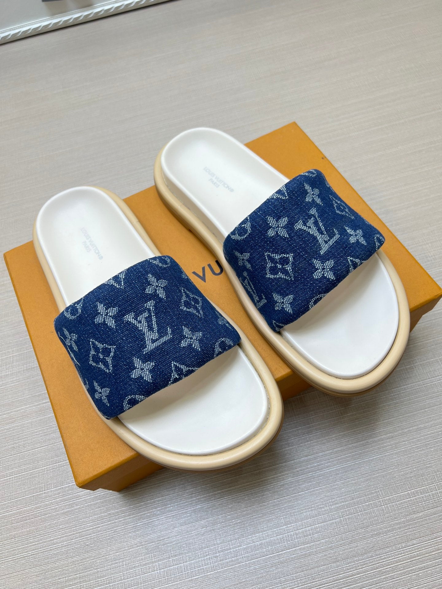 535ZE302Z Popular Slippers