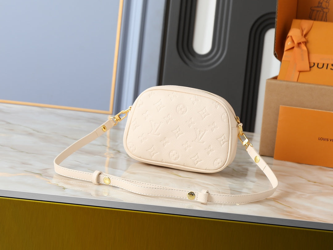 15RE147B Popular leather bag