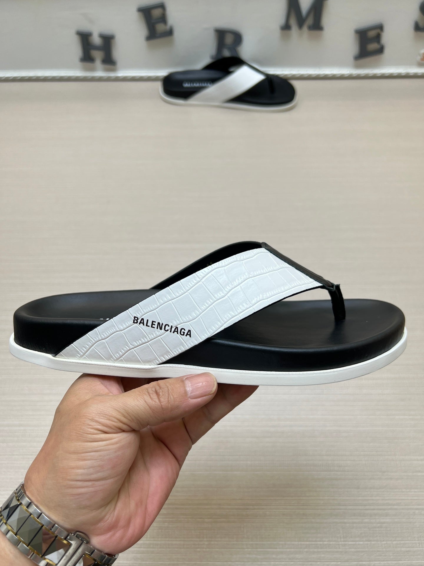 54J98Z Popular slippers
