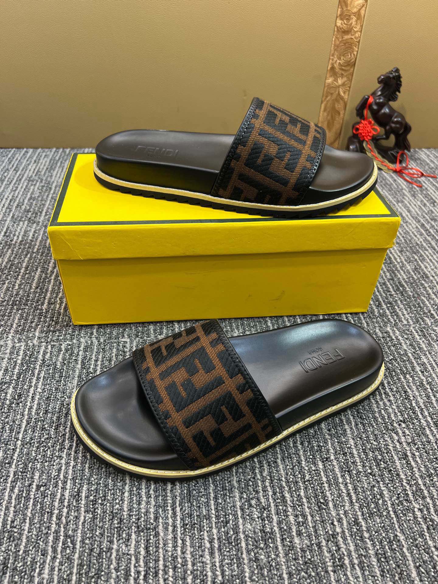 5XF105Z Popular Slippers