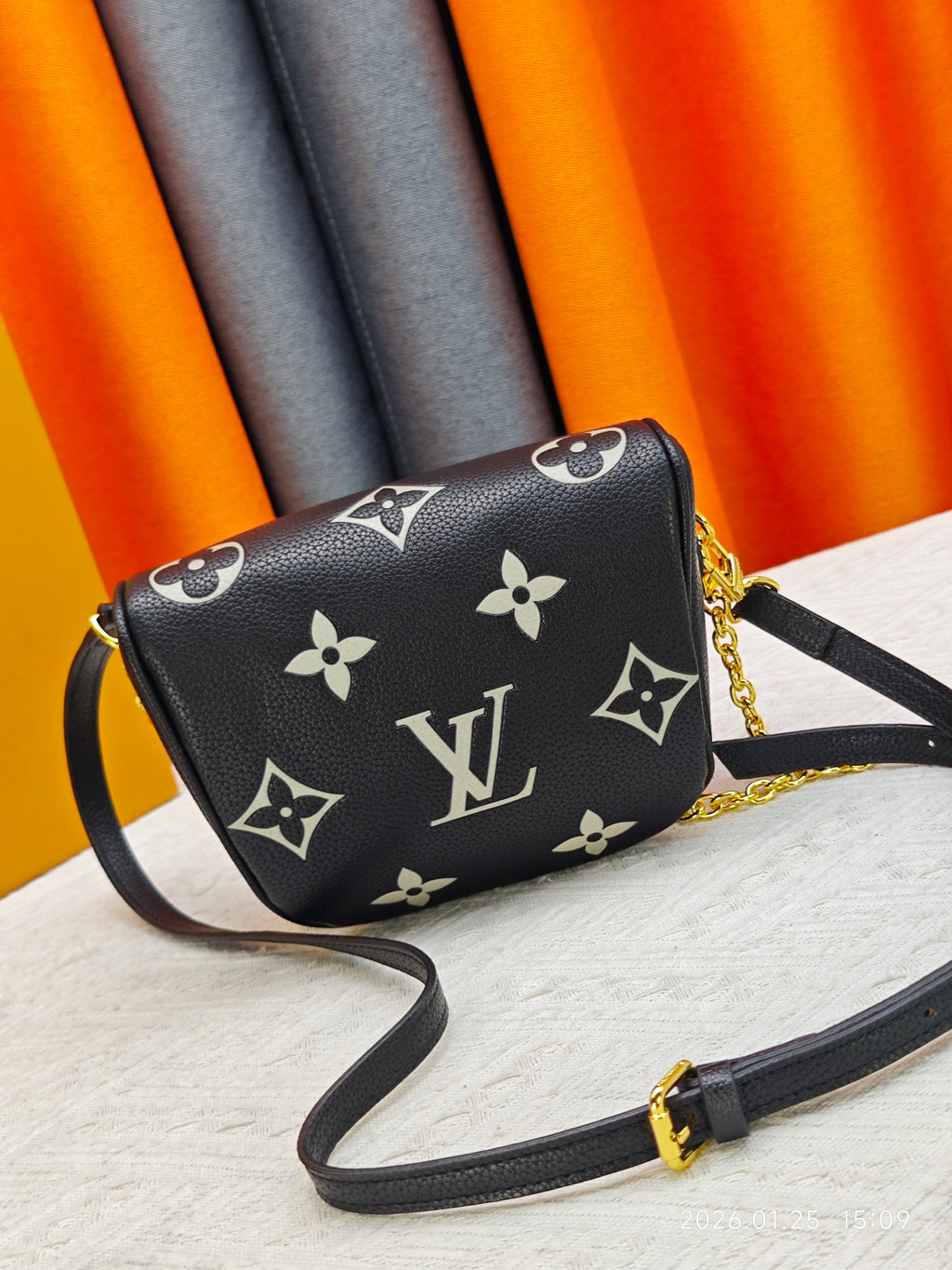 146PE76B Popular leather bag