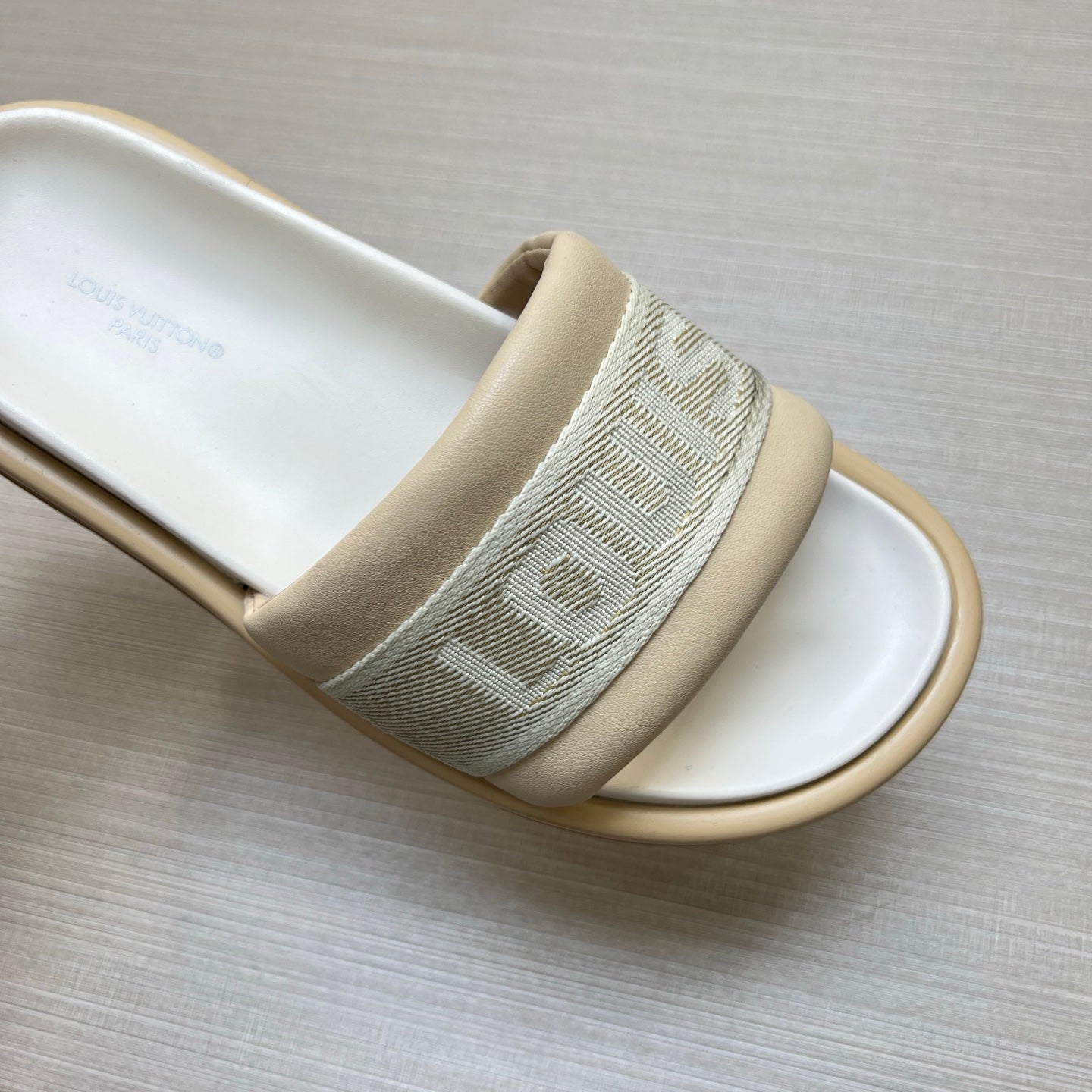 535ZE299Z Popular Slippers