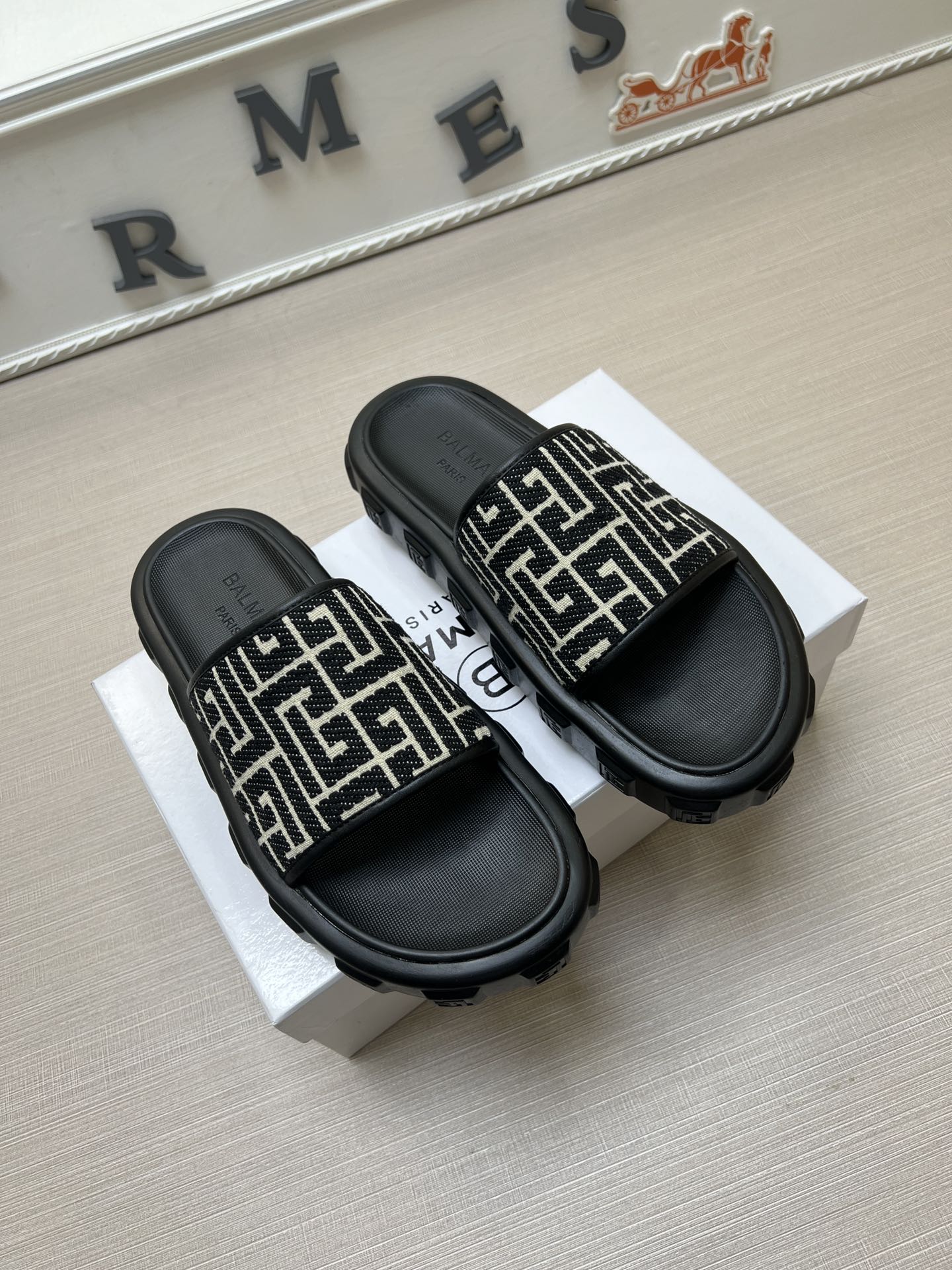 54A110Z Popular slippers