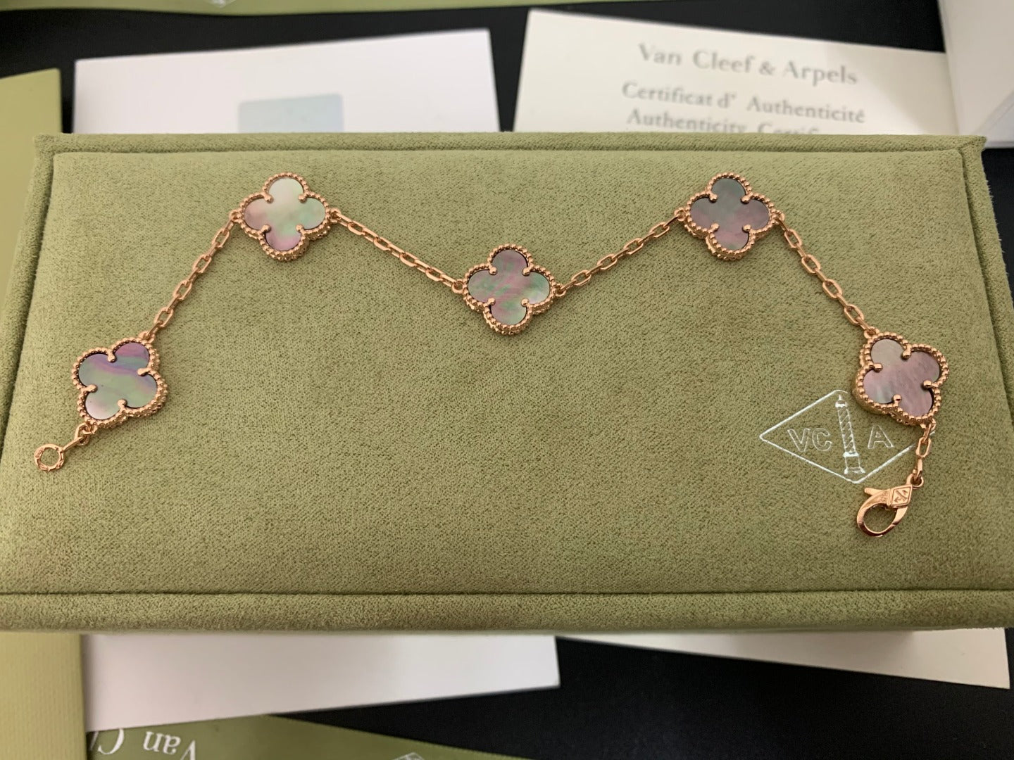 5XVA180K  Popular bracelets 5 flowers normal size1.5cm flower