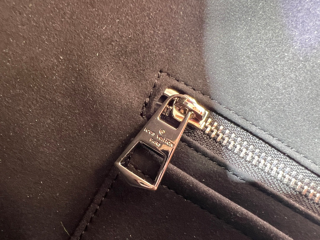 1WE95B Popular leather bag