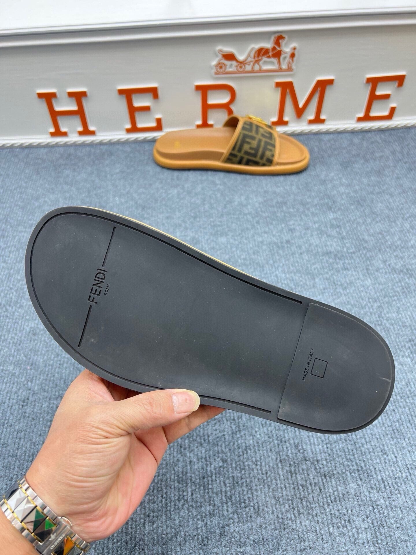 54F37Z Popular slippers