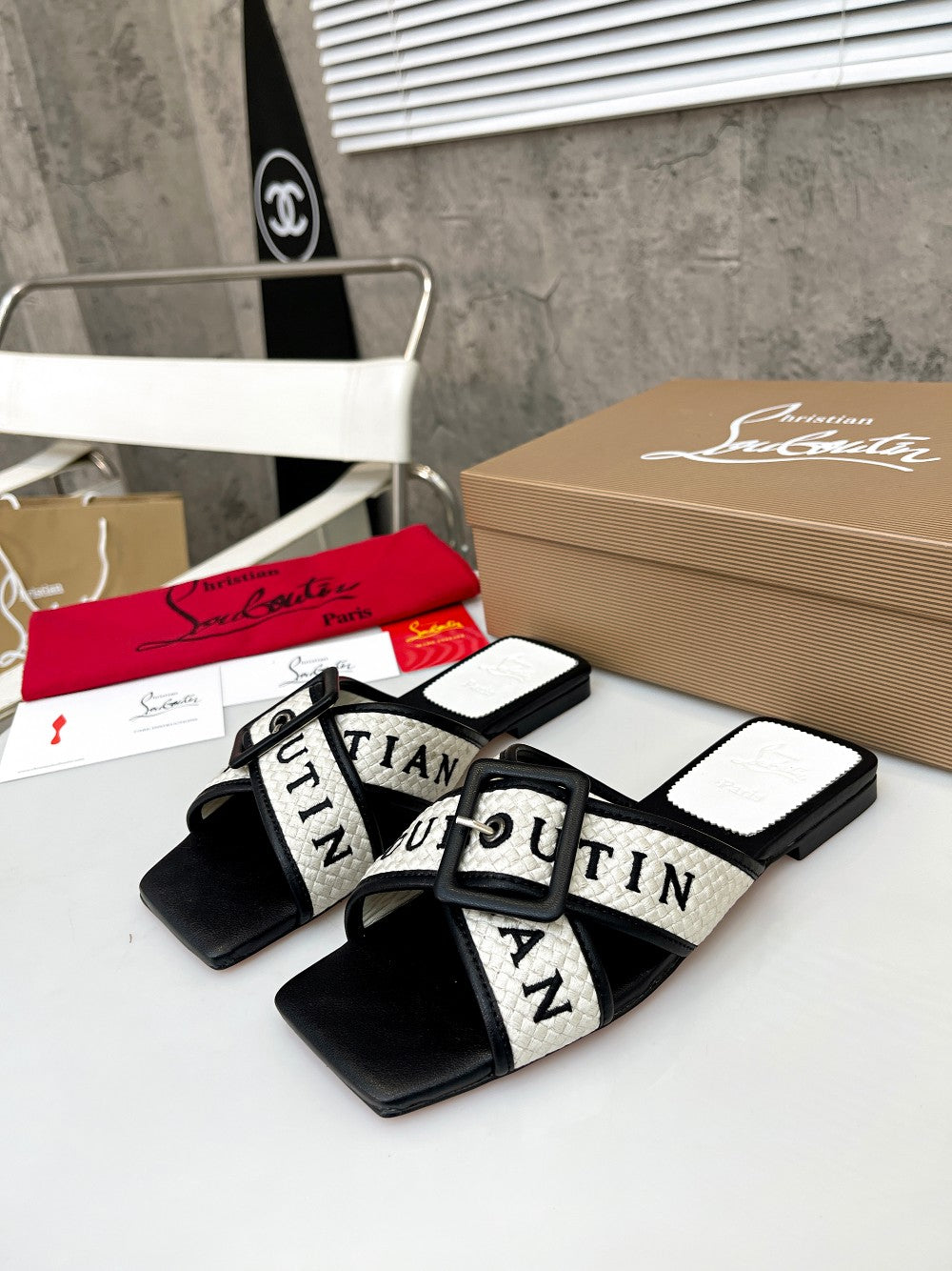 J4A43Z Popular leather Slippers