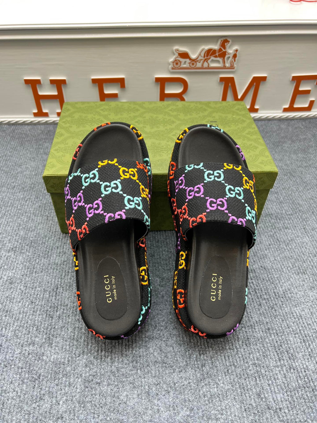 5YB72Z Popular leather sandals