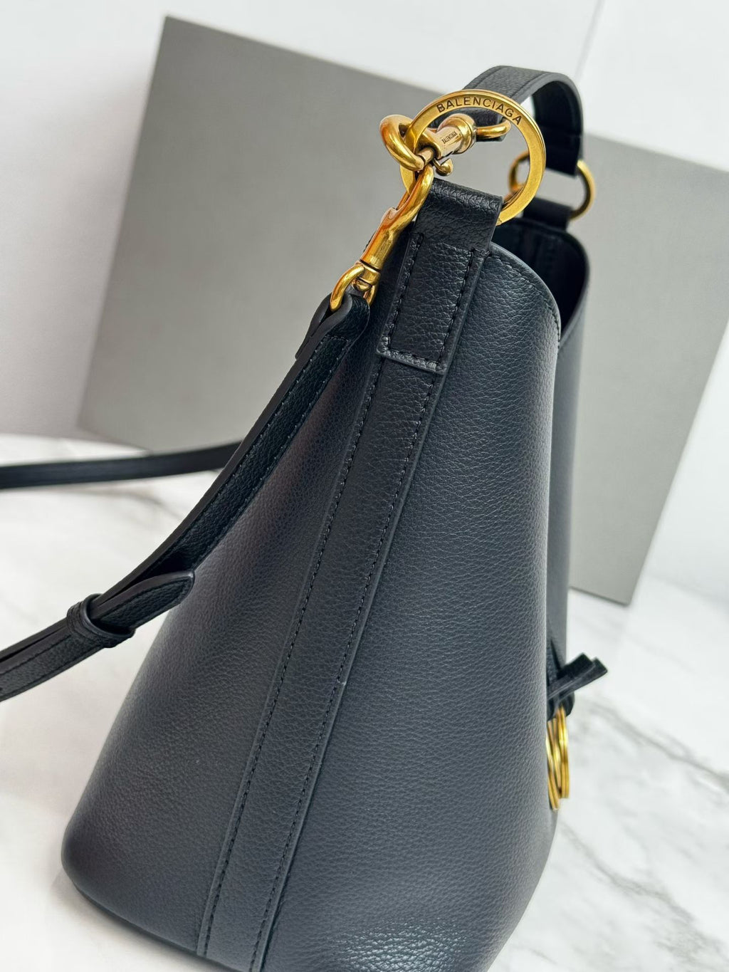 B1P46J144 Popular leather bags