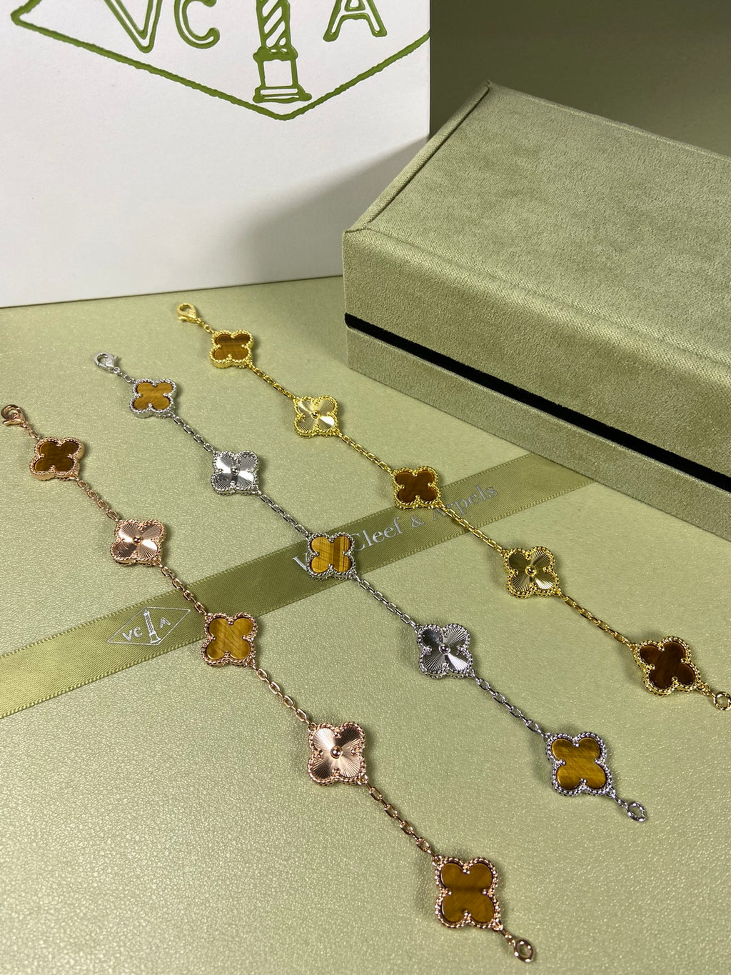 5XVA181K  Popular bracelets  5 flowers normal size1.5cm flower