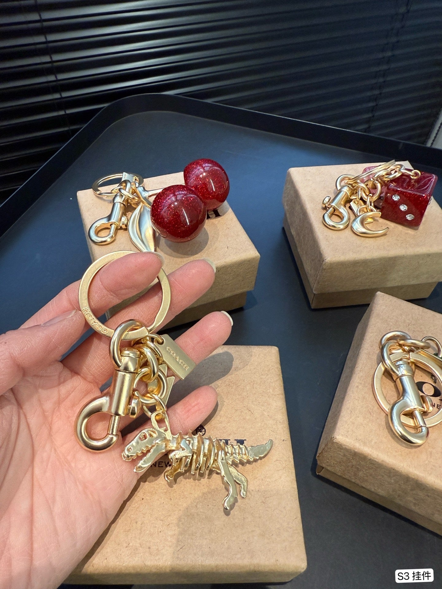 35ZB40A Popular bag 's charms accessories
