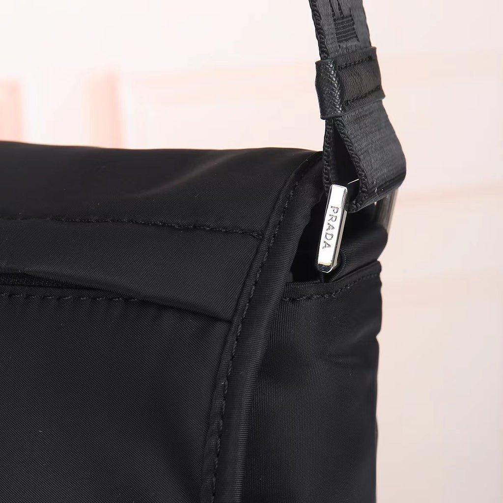 1WP111B Popular nylon fabric bag