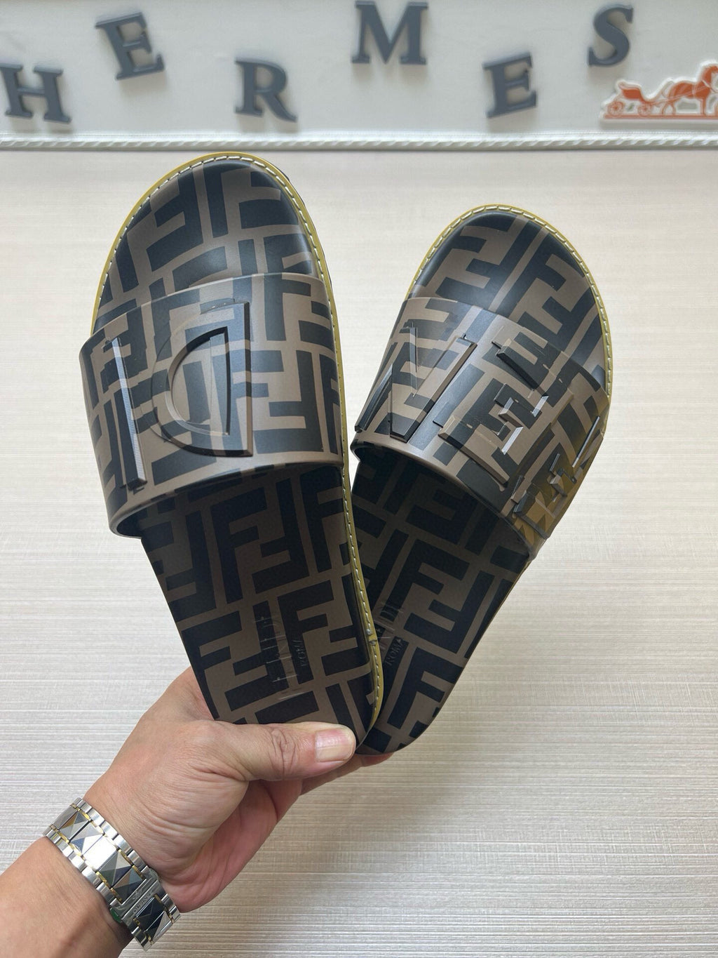 535ZF282Z Popular Slippers