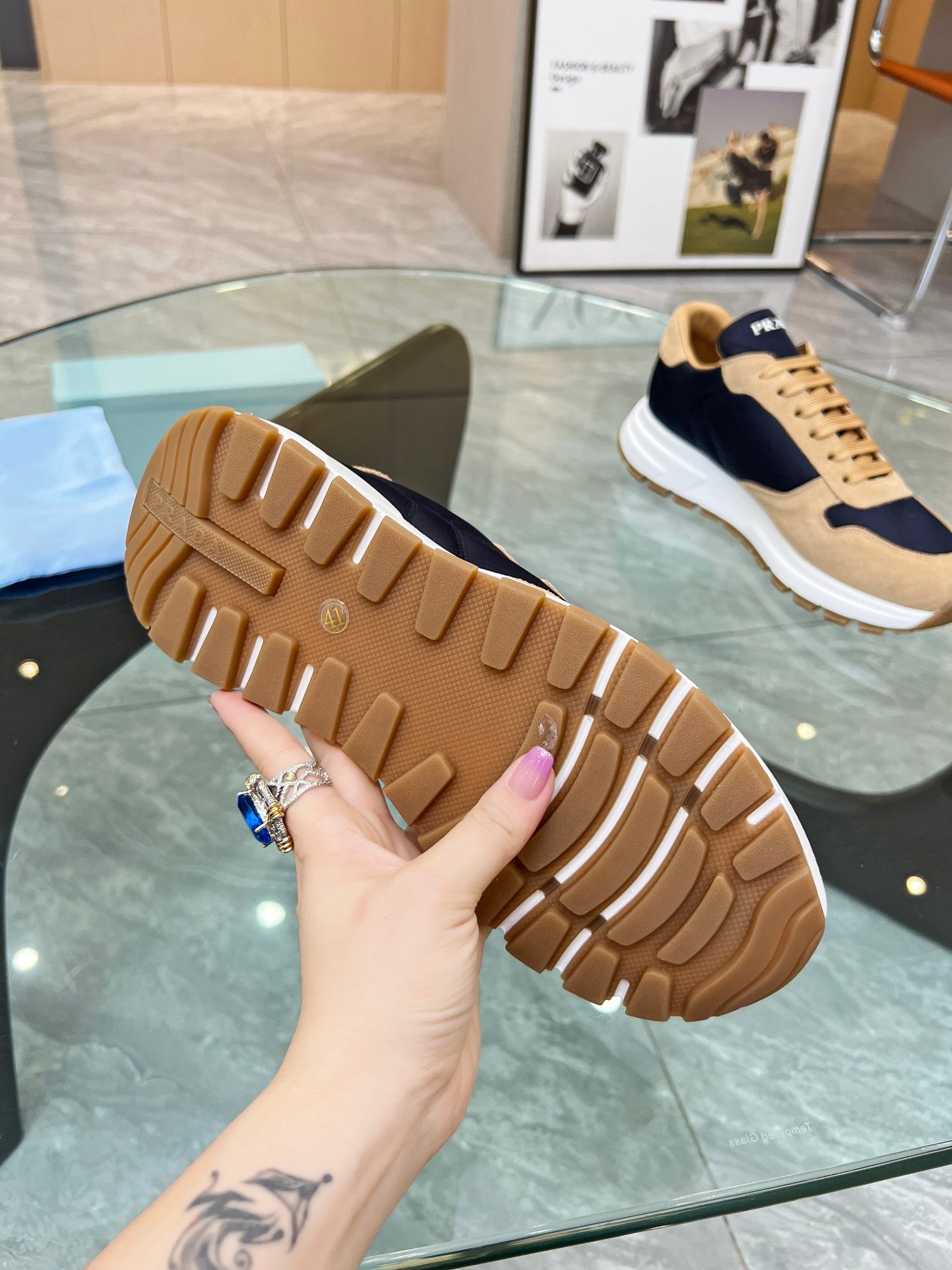 2LPD5X  Popular high-quality shoes