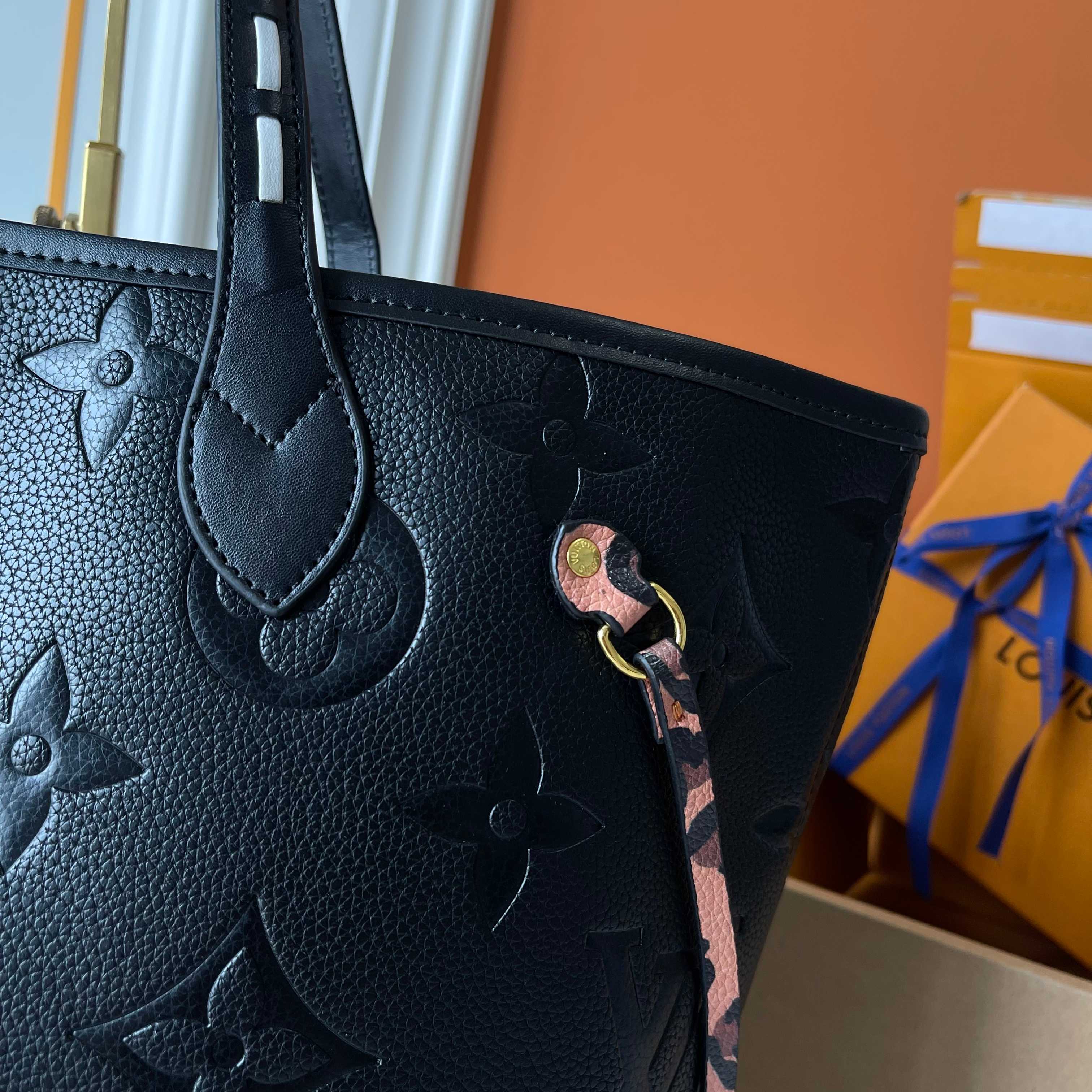 146PE93B Popular leather bag