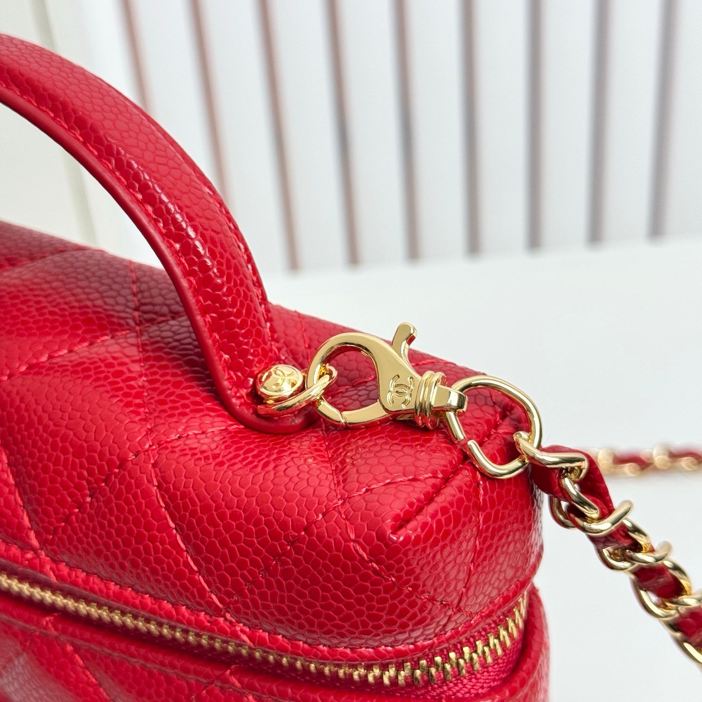 B1X66C19  Popular leather bag