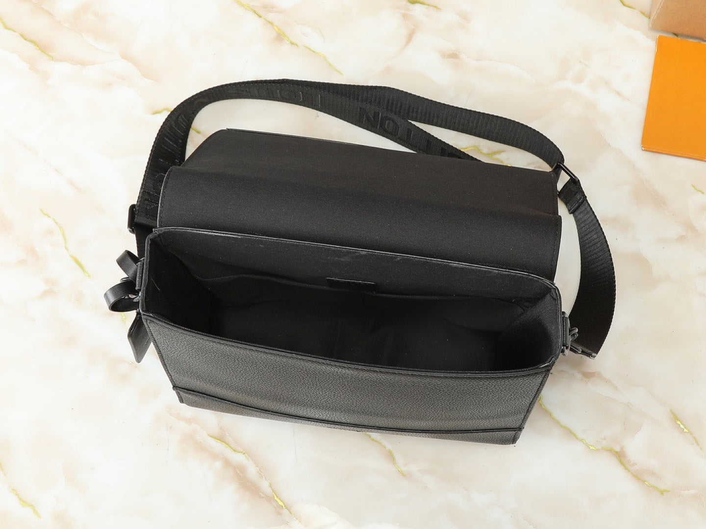 136PE78B Popular leather bag