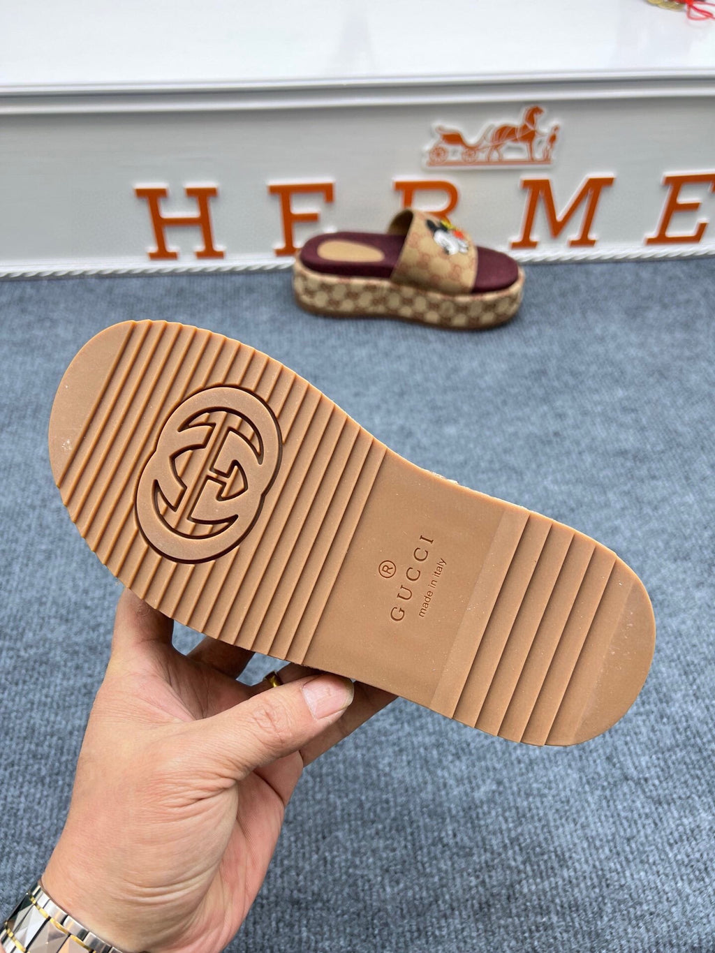 54B122Z Popular slippers  Sole thickness 5.5cm